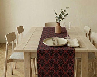 Chemin de table damassé gothique : décor victorien rouge et noir