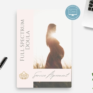 Op de afbeelding: Een roze en wit document met de tekst "Full Spectrum Doula" en "Service Agreement". Het document bevat een foto van een zwangere vrouw die in een veld staat met de zon die achter haar schijnt.
