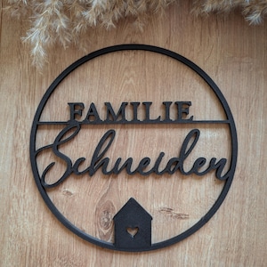 Personalized door sign with family name - front door & entrance door decoration, door wreath with last name, 20 cm