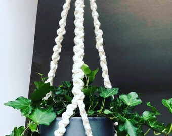 Percha de planta macramé