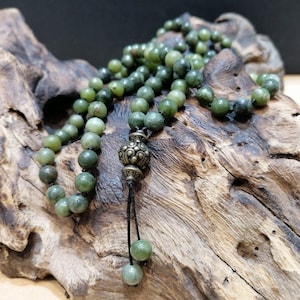 Jade Mala, 108 Natursteine 6 mm, Stein des emotionalen Gleichgewichts, Japa Mala, Halskette für Männer und Frauen, Meditationsschmuck, handgefertigt.