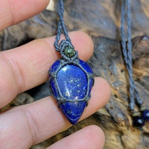 Collier en lapis-lazuli, pendentif en macramé, style celtique médiéval, fait main, bijoux pour hommes et femmes, pendentif artisanal, amulette bohème