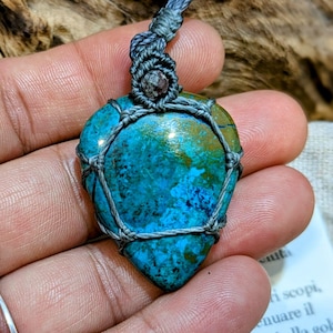 Natural Chrysocolla Necklace, Macrame Pendant, Medieval Celtic Style, Handmade, Unisex Jewelry, Artisan Pendant, Boho Amulet