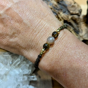 Sunstone and Tiger Eye Bracelet, Adjustable, Men's and Women's Bracelet, Handmade, Natural Stones, Artisanal Macramé, Boho