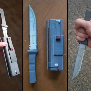 Peut inclure: Un couteau factice imprimé en 3D de couleur grise avec un manche texturé, une lame ornée de lignes vertes gravées et un fourreau rectangulaire assorti. Le fourreau présente des accents carrés rouges et bleus et un bouton argenté circulaire.