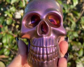 Chameleon Red Violet Resin Skull