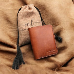 Cartera plegable personalizada para hombre, billetera de cuero Crazy Horse, tarjetero de piel de vaca hecho a mano, monedero delgado de cuero marrón, regalo para el Día del Padre.