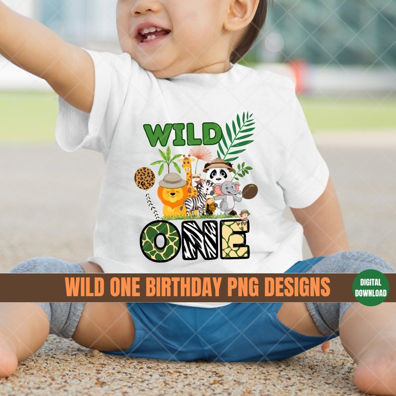 K&ouml;nnte beinhalten: Ein wei&szlig;es T-Shirt mit einem Dschungeltier-Motiv und dem Text "WILD ONE" in Gr&uuml;n, Schwarz und Wei&szlig;. Das Design zeigt einen L&ouml;wen, ein Zebra, eine Giraffe, einen Panda, einen Affen und einen Elefanten.