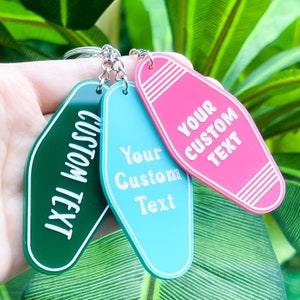 Custom Text or Logo Keychain, Retro Motel Keychain, Bulk Personalized Keys, Funny Hotel Gift, Retro Vintage key Tag, Name Party Birthday