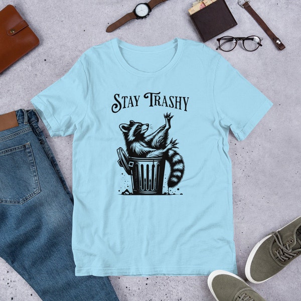 Stay Trashy T-Shirt - lustiges Shirt mit Waschbär - witziges Meme T-Shirt - lustiges Weirdcore Shirt