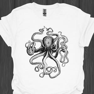 Vintage Kraken T-Shirt | Retro Octopus Design Shirt | Maritime Gift Idea for Nautic Fans & Ocean Lovers | Nautical Squid Graphic Tee