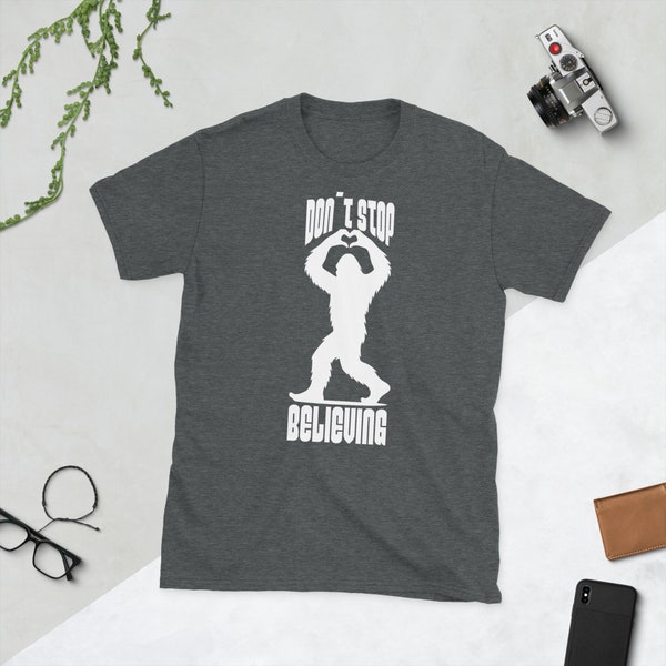 Dont stop Believing Bigfoot T-Shirt - lustiges Bigfoot Shirt - witzige Geschenkidee für alle die an Bigfoot, den Yeti oder Sasquatch glauben