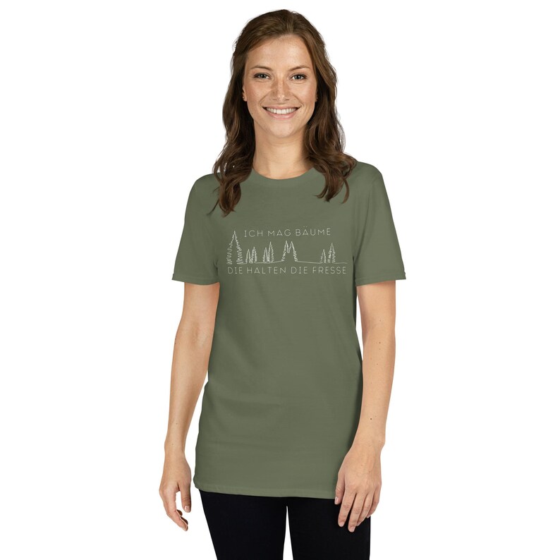 Unisex T-Shirt mit einem minimalistischen Design mit Bäumen und der Aufschrift: Ich mag Bäume die halten die Fresse.