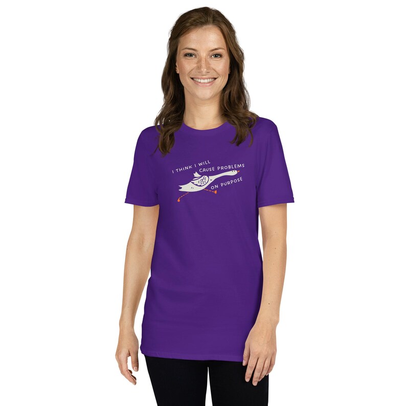 Unisex T-Shirt mit einer lustigen Gans und der Aufschrift: I think I will cause problems on purpose.
