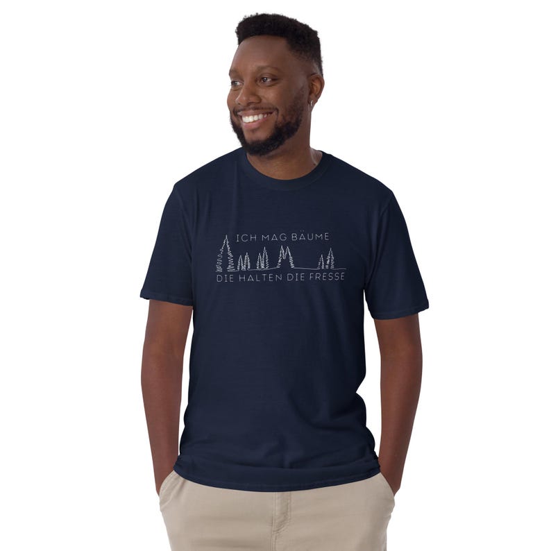 Unisex T-Shirt mit einem minimalistischen Design mit Bäumen und der Aufschrift: Ich mag Bäume die halten die Fresse.