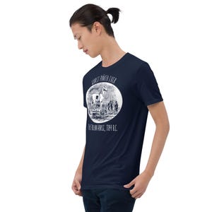 Unisex T-Shirt mit einem Design des trojanischen Pferds und der Aufschrift: Worst Pinata Ever.