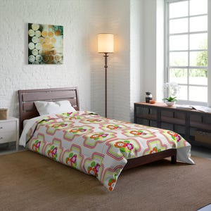 Colorful Happy Daisy Pattern Comforter. Colorful Bedding for Kids, Teens or Adults, Retro Flower Design, Dorm Decor, Cozy Bedroom Essentials