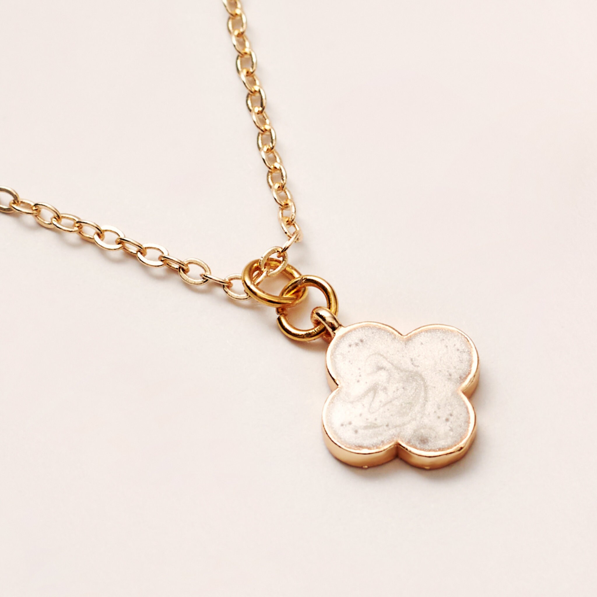Pearl clover necklace deals