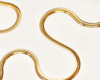 Collier serpent en or 18 carats de 3 mm d'épaisseur - Collier délicat à chevrons - Chaîne ras de cou plate réglable - Cadeaux pour elle - Bijoux sans ternissement