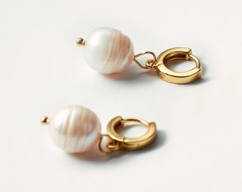 7mm Handmade Tiny 18k Gold Plated Pearl Huggies - Pearl Hoop Earrings - Handmade Earrings - Bridesmaid Gifts for Her