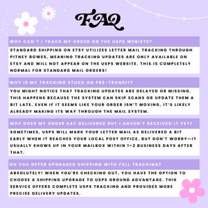 Peut inclure: Une feuille de FAQ lilas avec quatre questions courantes sur le suivi des commandes Etsy. Le titre "FAQ" est dans une police noire fantaisiste. Des &eacute;l&eacute;ments floraux d&eacute;coratifs et des zones de texte en diff&eacute;rentes nuances de violet et de lavande sont pr&eacute;sents.