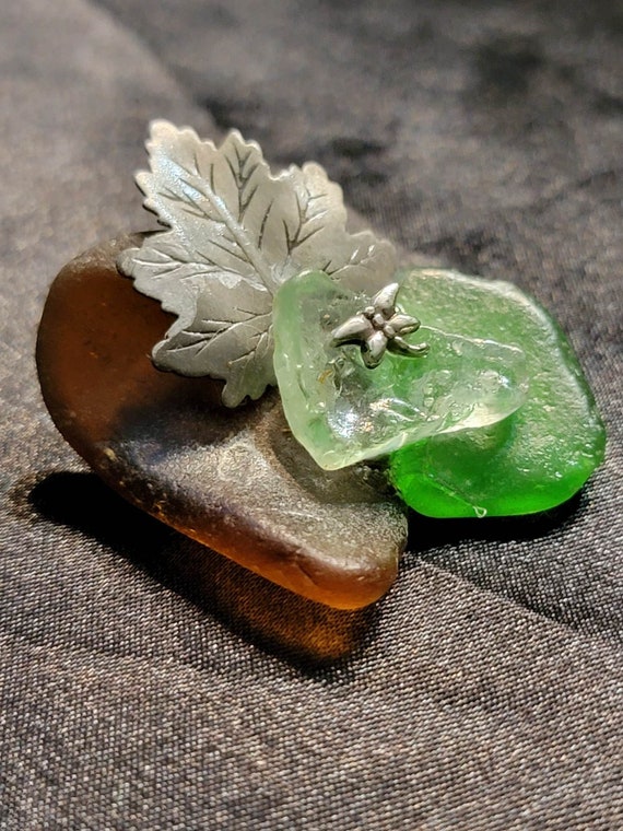 Sea Glass Pin Jewelry w/ leaf and firefly charm - image 6