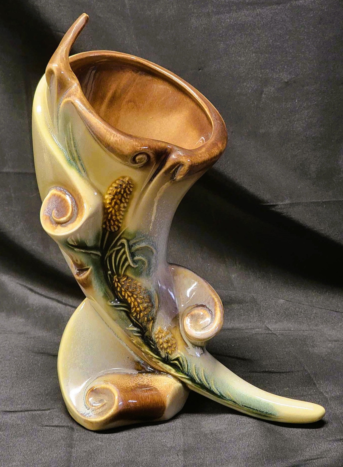 Vintage Hull Art Pottery Parchment & Pine Cone Pattern S-6-L Cornucopia ...