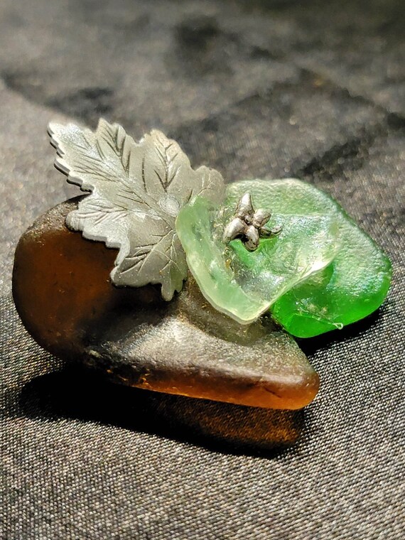 Sea Glass Pin Jewelry w/ leaf and firefly charm - image 4
