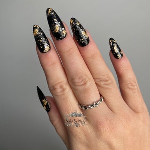 Black and Gold Nails 
