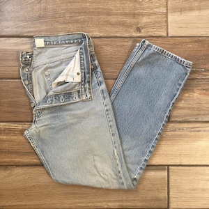Vintage lightwash Levi’s 501 jeans size (measured) 32 X 31