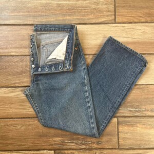 Vintage medium wash Levi’s 501 jeans size (measured) 31 X 29