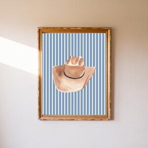 blå randig cowboyhatt, kustcowgirl, minimalistisk westernkonst, digitaltryck, trendig, akvarell, lantlig väggkonst, vintagemålning