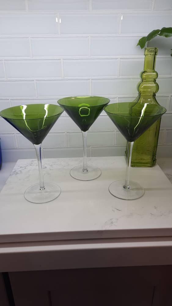 Set of 2 Olive Etched Martini Glasses With Starburst 10 Oz. 