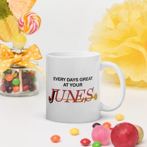 Persona 4 Inspiré Junes Mug | Idée cadeau joueur | Tasse à café Persona 4 JRPG | Tous les jours super à votre tasse Junes | Cadeau personnalisé