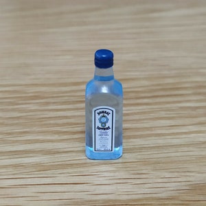 Miniature Dolls House Bombay Saphire Gin Bottle Drink Pub Bar Drink Study party hen night shop