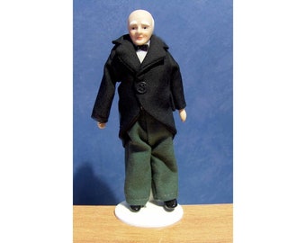 Figurine Résine Gentleman En Soirée – Costume Assis, échelle 1:12, 120 Mm, Maison De Poupée Melody Jane