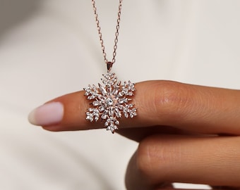 3.00 CT Round VVS1 Simulated Diamond Snowflake Pendant 14K White Gold Finish 18/'/' Free ChainBirthday GiftsAnniversary GiftGift For Her