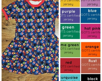 Vestido de patinadora de huevo de superhéroe PERSONALIZABLE, vestido con bolsillos, vestido de héroe, vestido de Pascua, regalo para niños, vestido de verano, Pascua de superhéroe