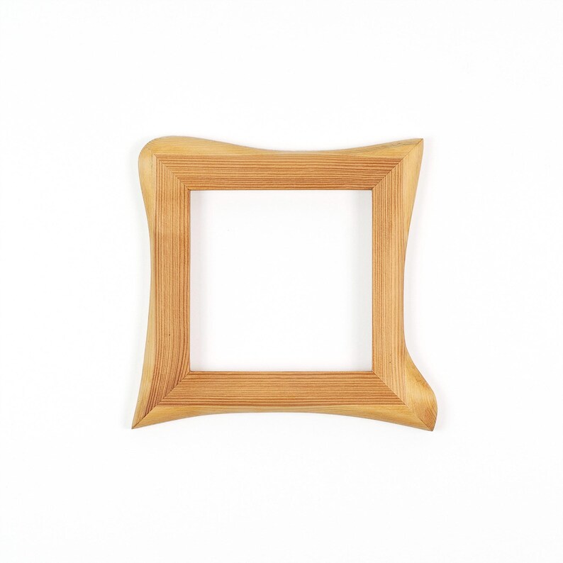 Bilderrahmen Quadratisch, rustikaler Holzrahmen aus Lärche 15x15 cm, Bilderrahmen aus Echtholz mit organischer Form, Naturholz Unikat 15x15 cm