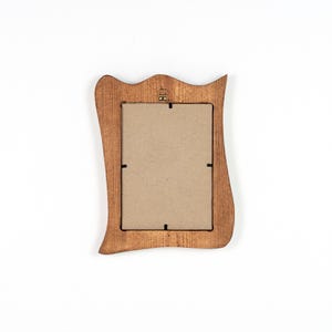 Spiegel Herz aus Holz – organischer Herzspiegel mit rustikalem Holzrahmen aus Kiefer 13x18 cm, Herz Wanddeko, besonderes Geschenk mit Herz image 4