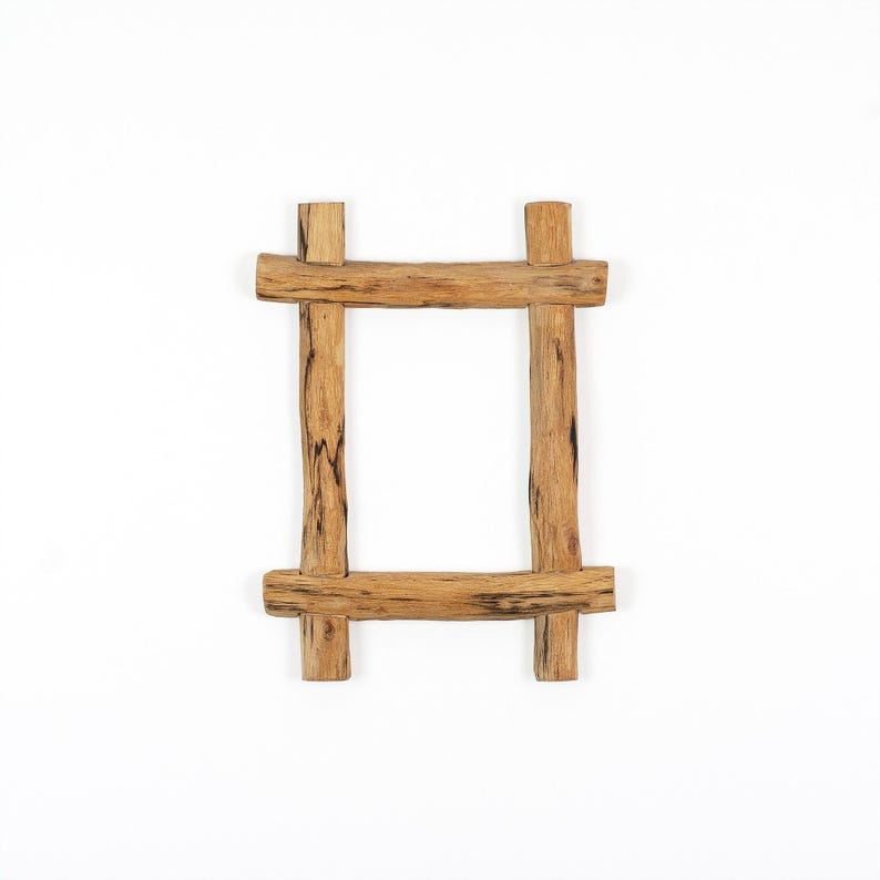Astholz-Bilderrahmen, kleiner Holzrahmen aus rustikaler Buche 13x18 cm, ein handgemachtes Echtholz Unikat, Naturholz mit organischer Form 13x18