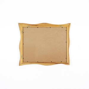 Bilderrahmen aus Holz – rustikaler Holzrahmen, handgefertigt aus Kiefer 40x50 cm, Naturholz mit organischer Form für Poster und Leinwand Bild 8