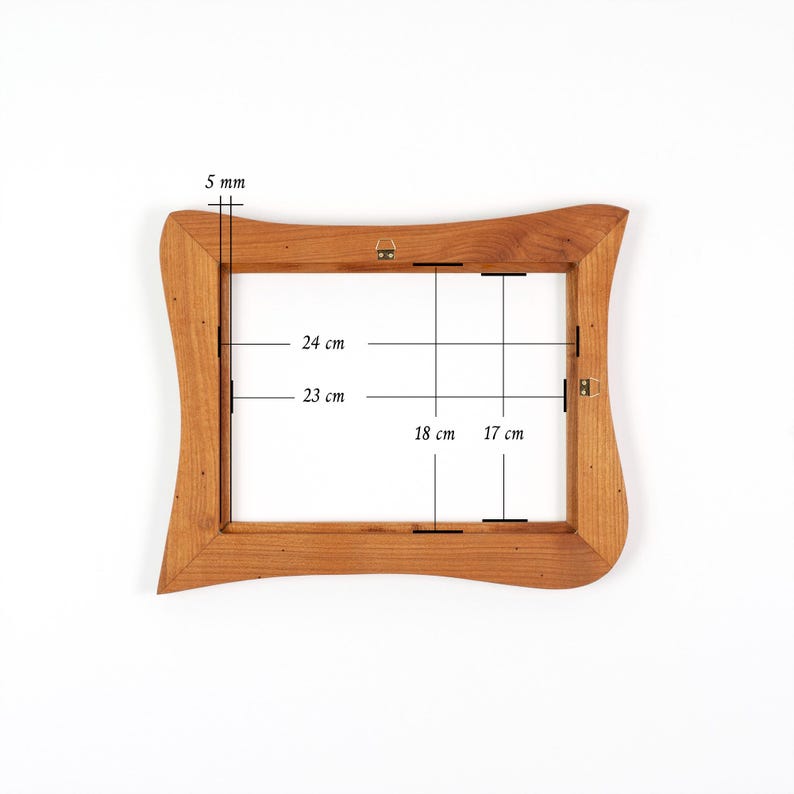 Bilderrahmen aus Echtholz – Holz Bilderrahmen Rustikal, handgefertigtes Unikat aus Kirsche 18x24 cm, Naturholzrahmen mit organischer Form Bild 8