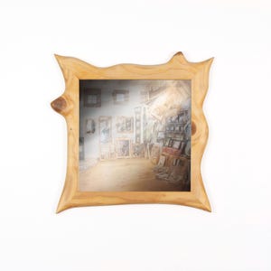 Quadratischer Spiegel, Wandspiegel mit Holzrahmen Unikat, handgefertigt aus Fichte 30x30 cm, ausgefallener organischer Naturholz Rahmen Naturfarben