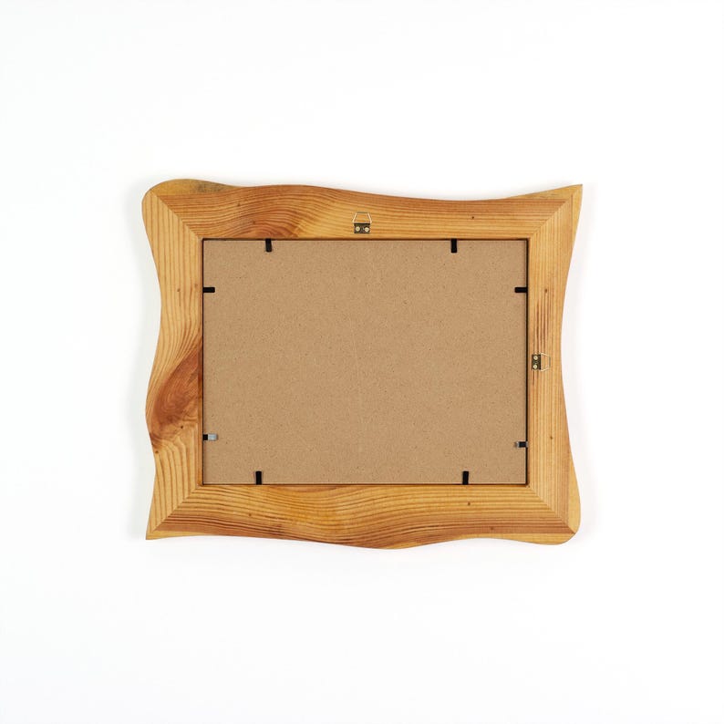 Bilderrahmen aus Echtholz – rustikaler Holzrahmen, handgefertigtes Unikat aus Kiefer 18x24 cm, Naturholzrahmen mit organischer Form zdjęcie 7