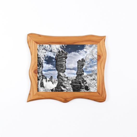 Schwarz-Weiß Landschaftsfotografie, Mystische Infrarot Waldkunst, im Holzrahmen Unikat 24x30 cm