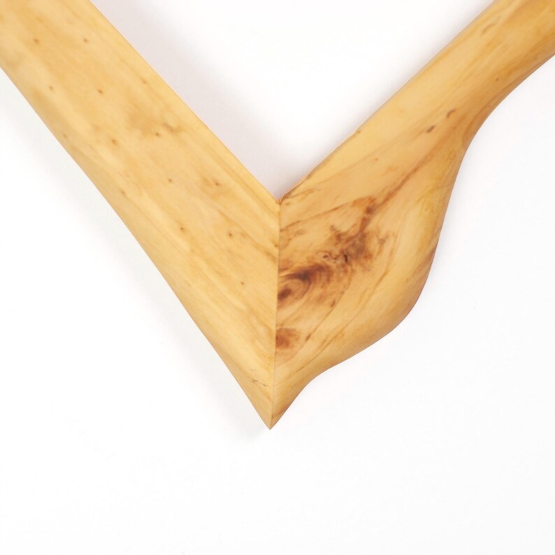 Bilderrahmen aus Holz – rustikaler Holzrahmen, handgefertigtes Unikat aus Kiefer 18x24 cm, Naturholzrahmen mit organischer Form image 4