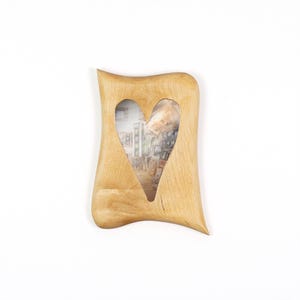 Spiegel Herz aus Holz – kleiner Spiegel mit rustikalem Holzrahmen Unikat aus Birke 10x15 cm, besonderes Geschenk mit Herz, organisches Herz Naturfarben