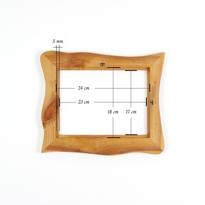 Bilderrahmen aus Echtholz – rustikaler Holzrahmen, handgefertigtes Unikat aus Kiefer 18x24 cm, Naturholzrahmen mit organischer Form zdjęcie 5