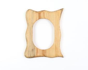 Oval wooden frame, small picture frame made of pine, a handmade unique piece 13 x 18 cm